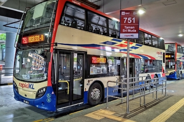 Xe buýt The Rapid di chuyển trên tuyến đường chính Grand Rapids 