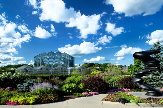 Khu vườn Frederik Meijer Gardens & Sculpture Park với cảnh quan xanh mát