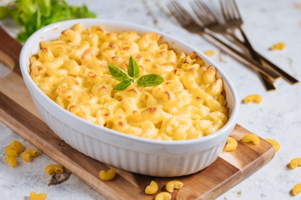 Mac and Cheese nóng hổi với lớp phô mai vàng óng tan chảy 