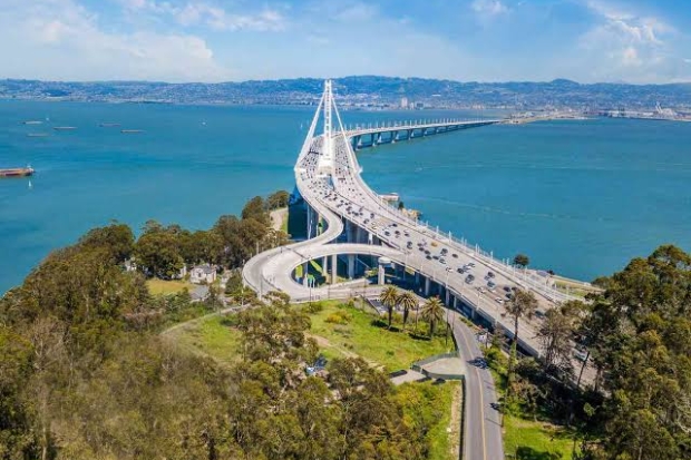 Cầu San Francisco&ndash;Oakland Bay Bridge nối San Francisco với Oakland, bang California (Mỹ)