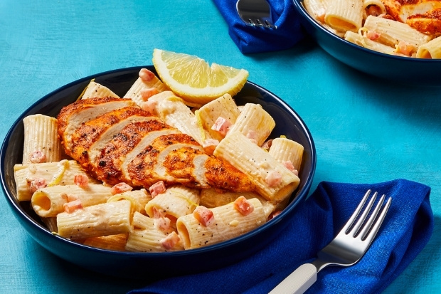 Đĩa Chicken Riggies nóng hổi với mì ống gà sốt kem cà chua đặc trưng vùng Trung New York