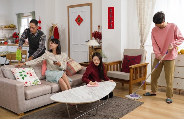 Dọn dẹp nh&agrave; cửa lần cuối v&agrave; trang ho&agrave;ng đ&oacute;n lộc