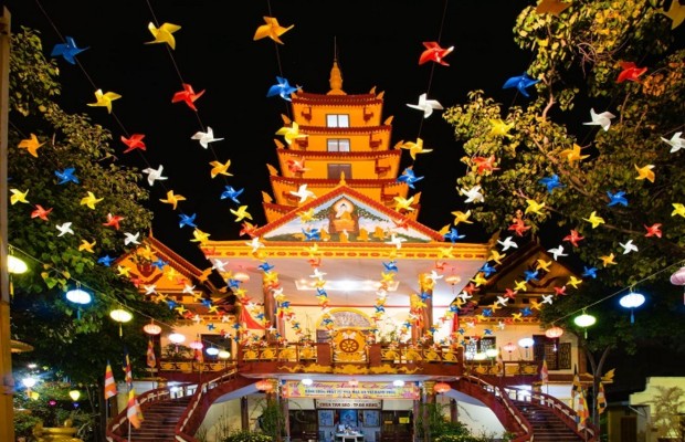 Ch&ugrave;a Tam Bảo Đ&agrave; Nẵng th&aacute;p x&aacute; lợi Phật gi&aacute;o Nam T&ocirc;ng miền Trung