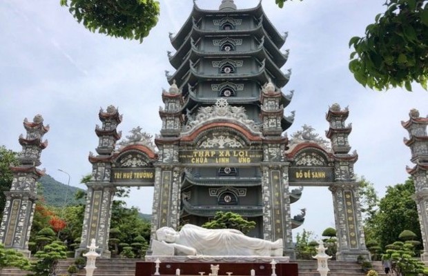 Ch&ugrave;a Linh Ứng Ngũ H&agrave;nh Sơn Đ&agrave; Nẵng th&aacute;p X&aacute; Lợi cổ k&iacute;nh