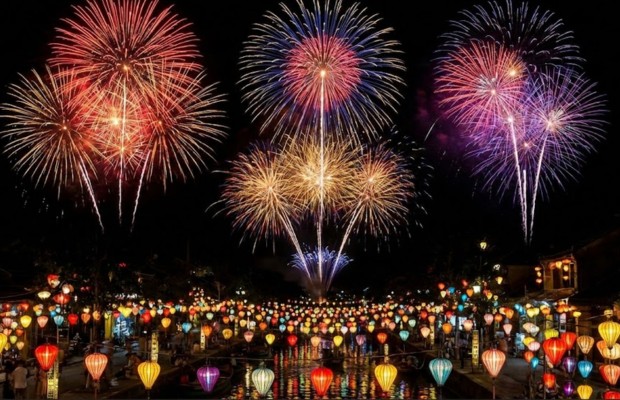 H&igrave;nh nền ph&aacute;o hoa v&agrave; lồng đ&egrave;n lung linh