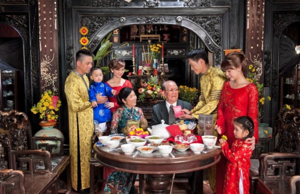 C&aacute;ch n&oacute;i chuyện khi tặng qu&agrave; Tết cho bố mẹ người y&ecirc;u