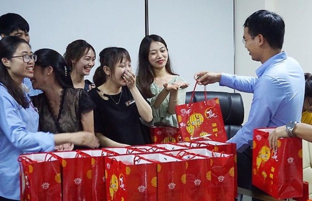 &yacute; nghĩa việc tặng qu&agrave; tết cho nh&acirc;n vi&ecirc;n
