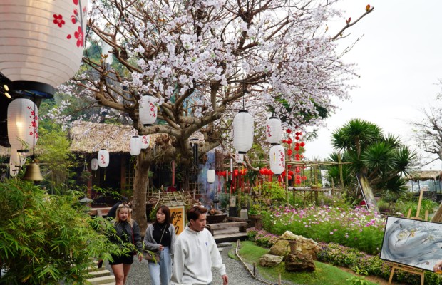 Ng&ocirc;i ch&ugrave;a cảnh sắc đẹp như phim tr&ecirc;n n&uacute;i Đ&agrave; Nẵng h&uacute;t kh&aacute;ch