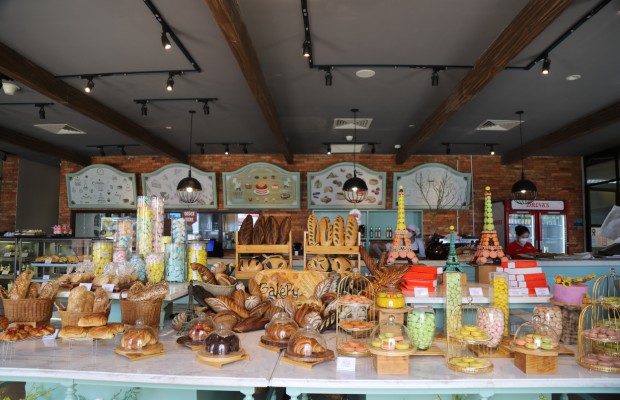 Le Petrin l&agrave; một tiệm b&aacute;nh ngọt kiểu Ph&aacute;p