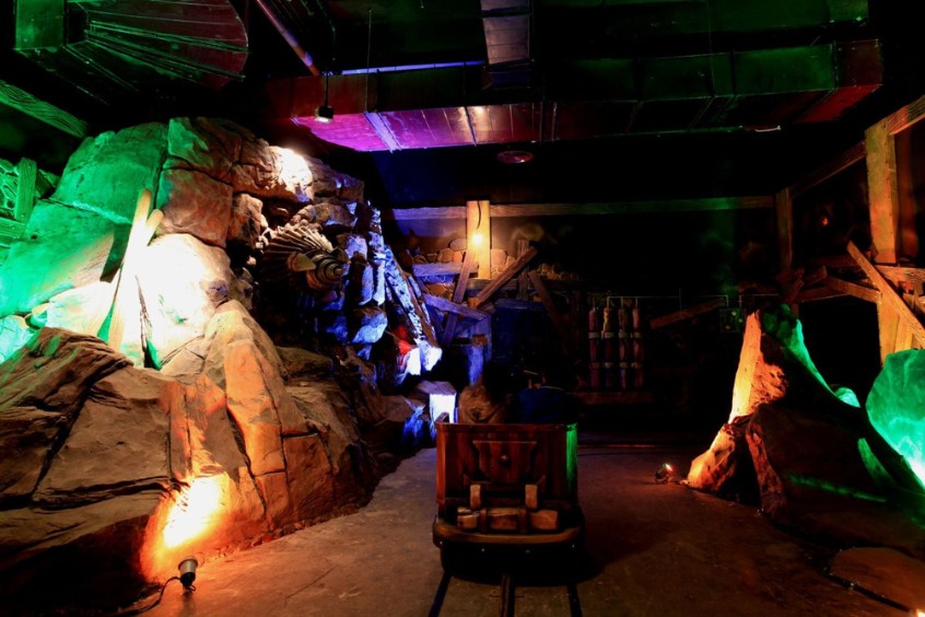 Trải nghiệm bắn s&uacute;ng ti&ecirc;u diệt sinh vật lạ trong Cuộc du h&agrave;nh v&agrave;o l&ograve;ng đất Ba Na Hills