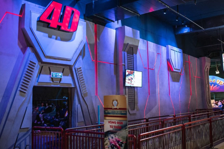 Trải nghiệm phim 4D 360 độ sống trong kh&ocirc;ng gian phim khoa học viễn tưởng