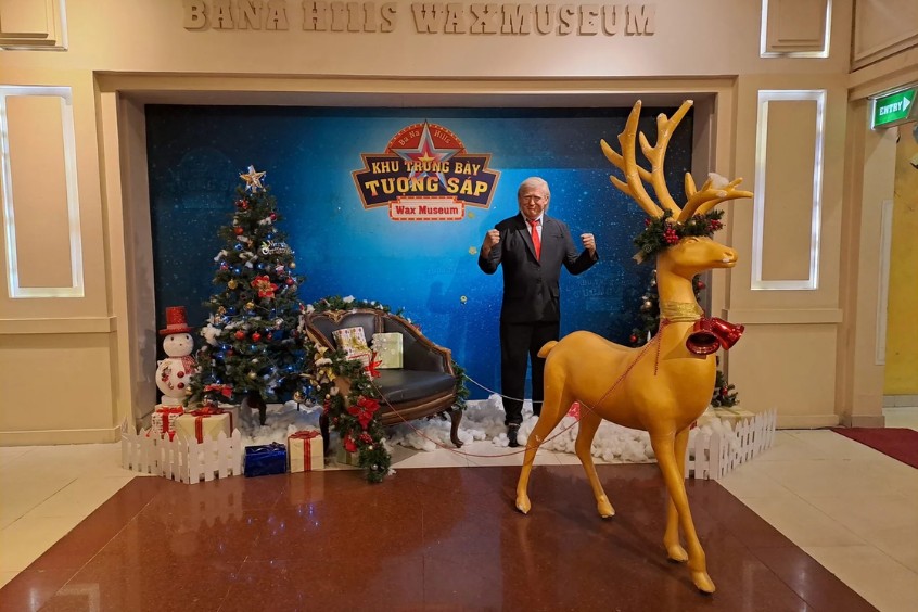 Kh&ocirc;ng gian khu vực ch&iacute;nh trị gia với tượng s&aacute;p nổi bật