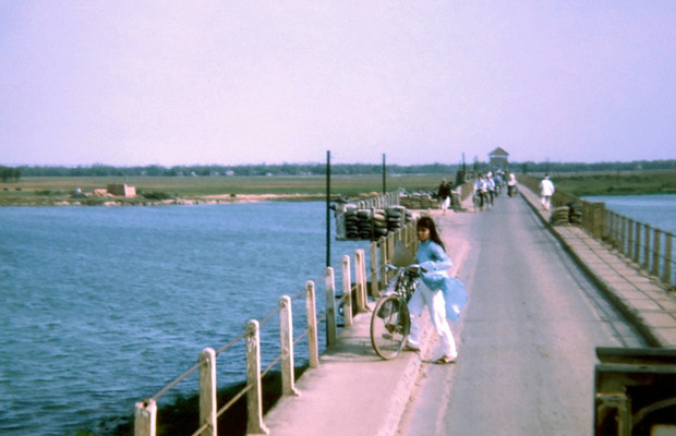 c&acirc;y cầu lịch sử ở cửa ng&otilde; ph&iacute;a Nam th&agrave;nh phố