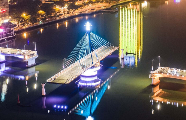 Cầu S&ocirc;ng H&agrave;n Đ&agrave; Nẵng quay v&agrave;o ban đ&ecirc;m