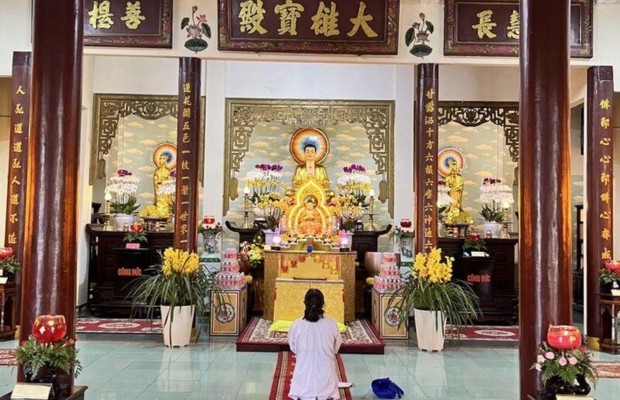 Tượng Phật Th&iacute;ch Ca M&acirc;u Ni tại ch&iacute;nh điện ch&ugrave;a An Hải Đ&agrave; Nẵng