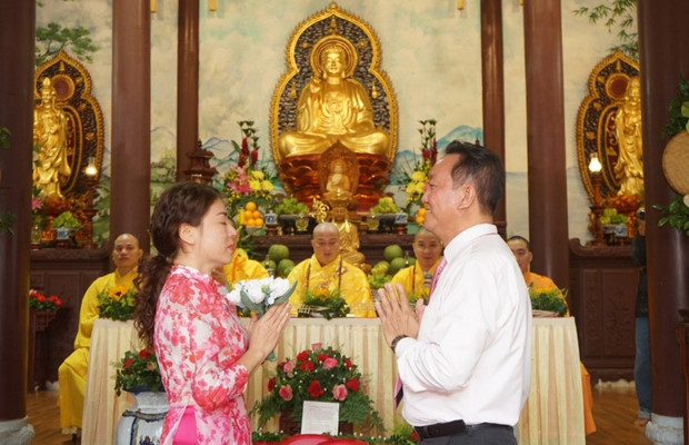 Lễ Hằng Thuận tại ch&ugrave;a An Phước Đ&agrave; Nẵng cho c&aacute;c cặp đ&ocirc;i uy&ecirc;n ương