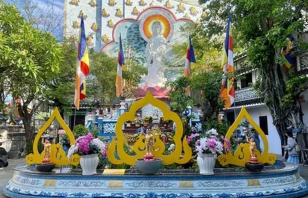 Ch&ugrave;a B&aacute;t Nh&atilde; Đ&agrave; Nẵng linh nghiệm cầu duy&ecirc;n vợ chồng