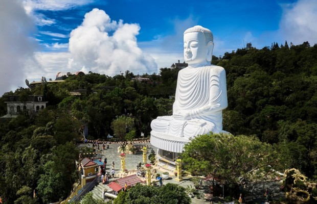 Ch&ugrave;a Linh Ứng B&agrave; N&agrave; Hills cầu duy&ecirc;n giữa m&acirc;y trời Đ&agrave; Nẵng