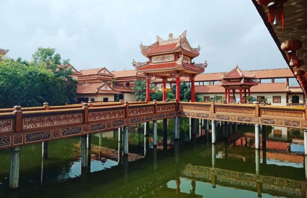 Ch&ugrave;a Nam Sơn Đ&agrave; Nẵng kiến tr&uacute;c đẹp nổi tiếng cầu duy&ecirc;n