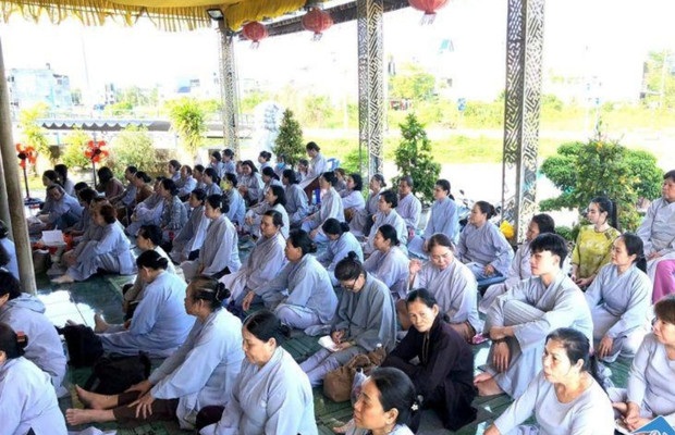 Tham gia c&aacute;c kh&oacute;a tu v&agrave; hoạt động Phật gi&aacute;o