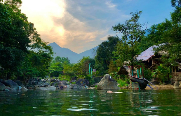 Khu du lịch Suối Lương Đ&agrave; Nẵng dưới ch&acirc;n đ&egrave;o Hải V&acirc;n