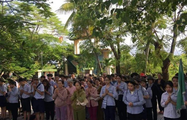 H&agrave;nh hương cầu b&igrave;nh an, sức khỏe v&agrave; t&igrave;nh duy&ecirc;n tại ch&ugrave;a