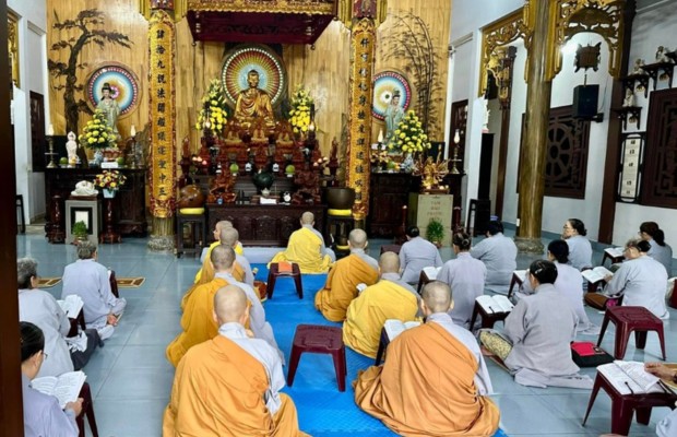 Ch&aacute;nh điện ch&ugrave;a H&ograve;a Ti&ecirc;n Đ&agrave; Nẵng