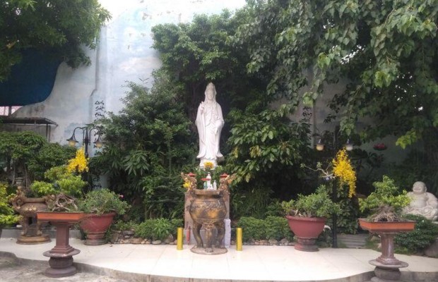 Tượng Quan Thế &Acirc;m Bồ T&aacute;t lộ thi&ecirc;n