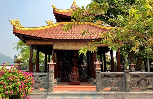 Kiến tr&uacute;c ch&ugrave;a Kh&ocirc;ng T&ecirc;n Đ&agrave; Nẵng sử dụng đ&aacute; tự nhi&ecirc;n mộc mạc