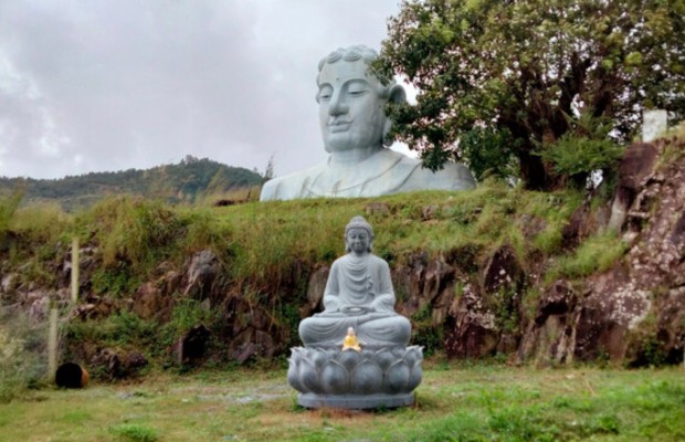 Tượng Phật lộ thi&ecirc;n