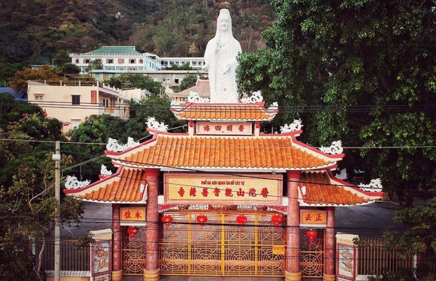 Cổng tam quan ch&ugrave;a Phổ Đ&agrave; Đ&agrave; Nẵng