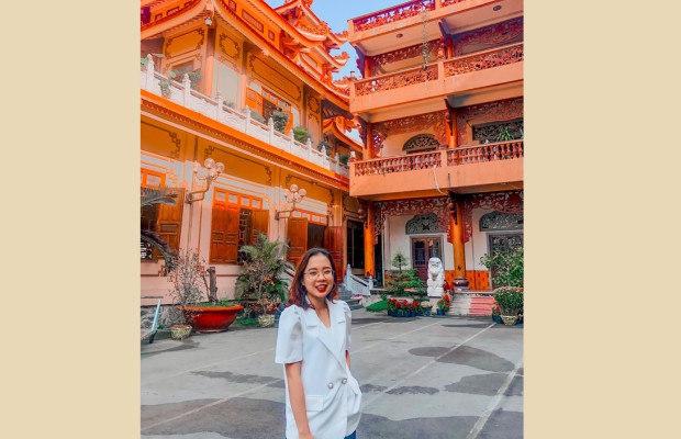 check in v&atilde;n c&atilde;nh tại ch&ugrave;a