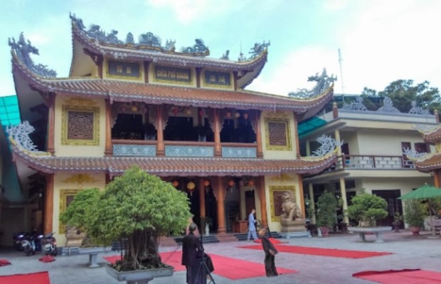 Khu&ocirc;n vi&ecirc;n ch&ugrave;a Phổ Quang