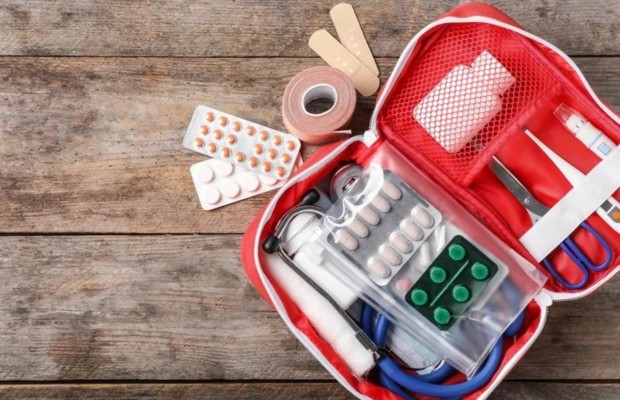 vật dụng y tế cần mang theo cho trẻ