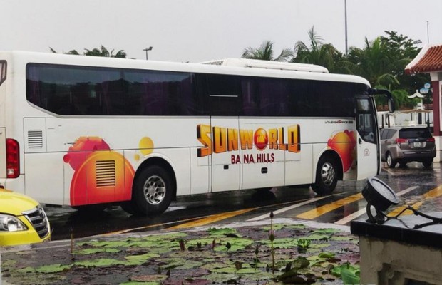 Xe shuttle bus đưa đ&oacute;n trực tiếp của Sun World dịch vụ du lịch chất lượng cao