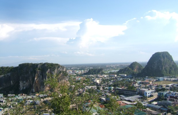 Hỏa Sơn Ngũ H&agrave;nh Sơn n&uacute;i đ&ocirc;i &Acirc;m Dương linh thi&ecirc;ng tại Đ&agrave; Nẵng với cảnh quan huyền b&iacute; ven s&ocirc;ng Cổ C&ograve;