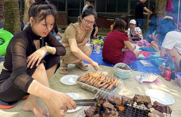 Tổ chức tiệc nướng BBQ d&atilde; ngoại cuối tuần tại khu du lịch Song Long.