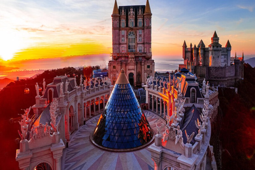 L&acirc;u đ&agrave;i Mặt Trăng ở B&agrave; N&agrave; Hills kiến tr&uacute;c Gothic cổ k&iacute;nh