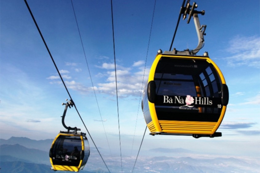 Tham quan l&acirc;u đ&agrave;i mặt trăng l&agrave; miễn ph&iacute;, nhưng bạn cần mua v&eacute; c&aacute;p treo để l&ecirc;n B&agrave; N&agrave; Hills