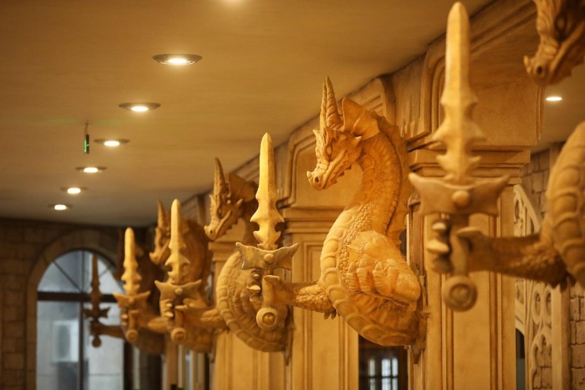 Kh&aacute;m ph&aacute; Hang Rồng truyền thuyết tại L&acirc;u đ&agrave;i Mặt Trăng ở B&agrave; N&agrave; Hills