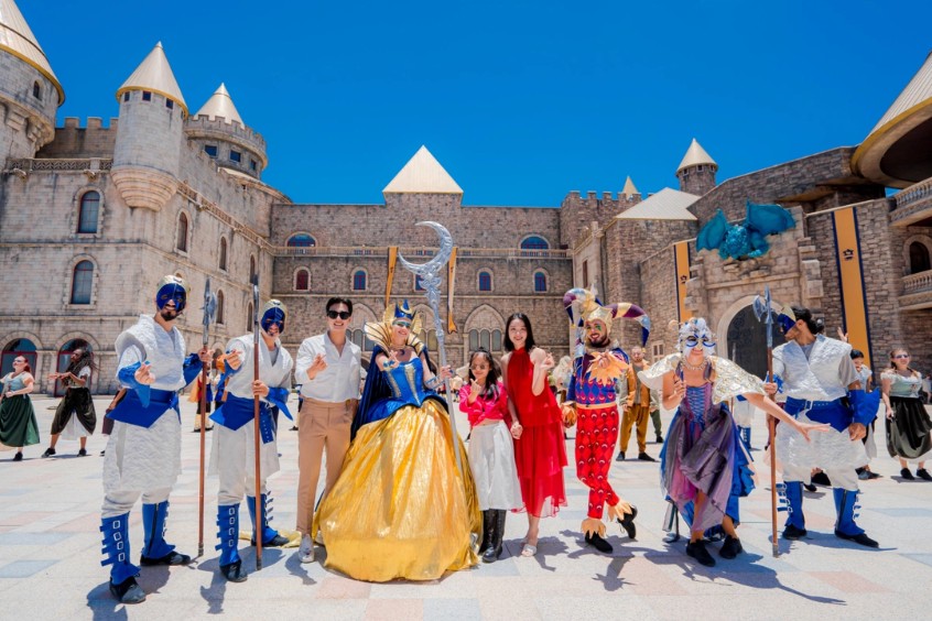 Quảng trường &Aacute;nh Trăng, phong c&aacute;ch ch&acirc;u &Acirc;u cổ điển với hoa văn tinh tế