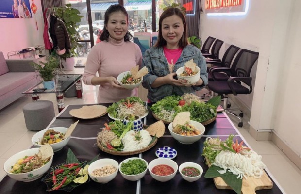 Lớp học nấu ăn M&igrave; Quảng tại Lễ hội Ẩm thực Đ&agrave; Nẵng