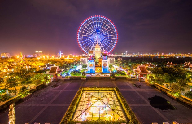 V&ograve;ng quay mặt trời Sun Wheel s&aacute;ng rực trong Lễ hội &aacute;nh s&aacute;ng Đ&agrave; Nẵng