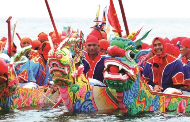 Lễ hội đua thuyền Đ&agrave; Nẵng tr&ecirc;n s&ocirc;ng H&agrave;n đ&ocirc;ng đ&uacute;c kh&aacute;n giả
