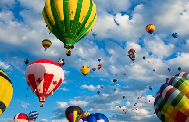 Lễ hội khinh kh&iacute; cầu Đ&agrave; Nẵng với nhiều quả cầu bay đầy m&agrave;u sắc tr&ecirc;n bầu trời