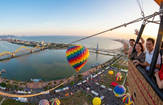 Bay treo khinh kh&iacute; cầu Đ&agrave; Nẵng độ cao 30-50m view s&ocirc;ng H&agrave;n