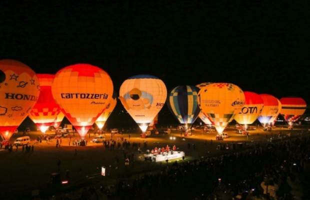 M&agrave;n tr&igrave;nh diễn khinh kh&iacute; cầu đ&ecirc;m s&aacute;ng lung linh Đ&agrave; Nẵng