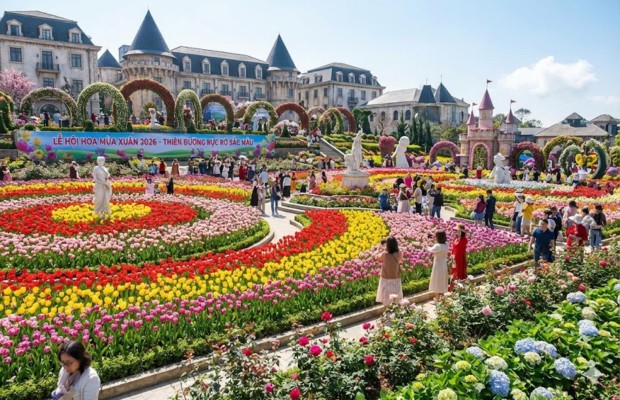 Lễ hội hoa tulip B&agrave; N&agrave; Hills 2026 với h&agrave;ng triệu b&ocirc;ng hoa rực rỡ ở Vườn hoa Le Jardin D'Amour.