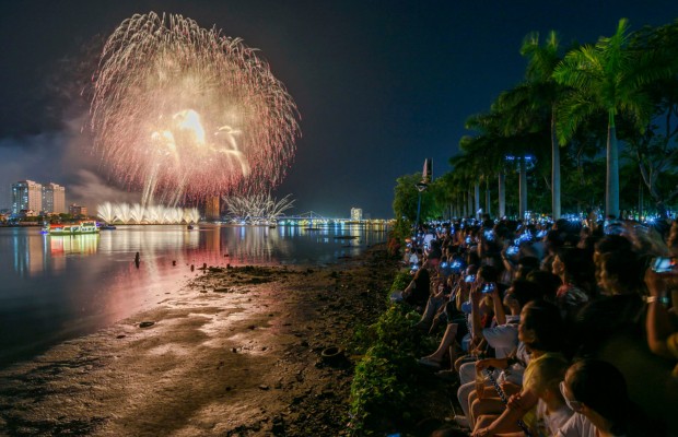 Kinh nghiệm khi đi xem lễ hội ph&aacute;o hoa Đ&agrave; Nẵng 2026