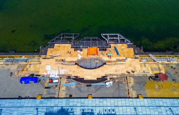 S&acirc;n khấu ph&aacute;o hoa DIFF Đ&agrave; Nẵng ho&agrave;nh tr&aacute;ng tr&ecirc;n s&ocirc;ng H&agrave;n.